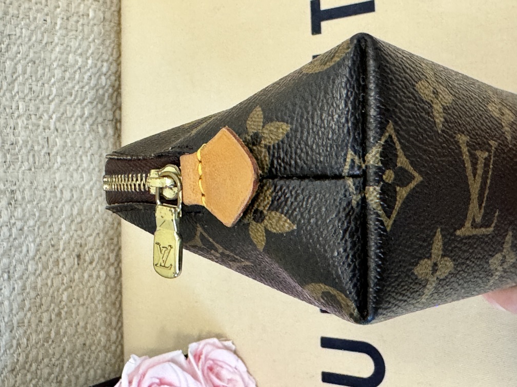 Louis Vuitton Monogram Cosmetic store Pouch